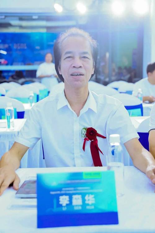 广东进出口商会会长吴少纬与广州市海珠区科工商信局副局长一行调研贸信科技